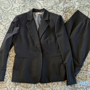 Brand new Tahari Suit